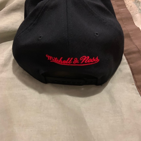 Chicago bulls Mitchell and ness hat - Picture 2 of 5